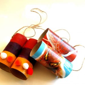 משקפת מגלילי נייר